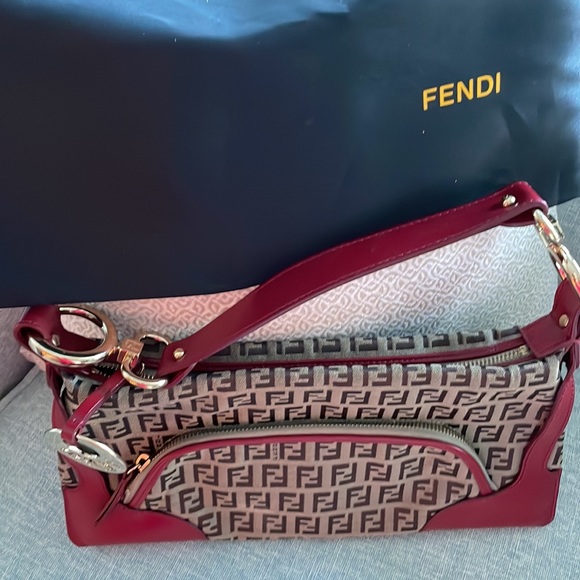 Authentic Fendi canvas and leather bag, excellent condition! Rare design ♥️ - Picture 2 of 2